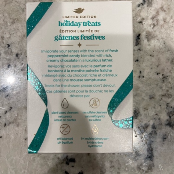 Dove Limited Edition Holiday Treats Beauty Bar Soap, Peppermint Bark 5 Oz - Picture 2 of 3